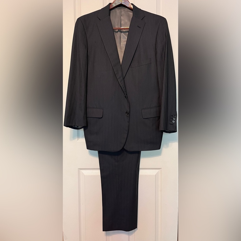 Tom James, Men’s custom made wool suit, Jacket 50R, pants W40/L29